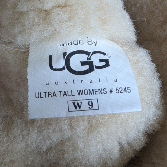 UGG sheepskin boot - Picture 11 of 12